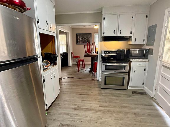 5th image of 110 Briardale Ave