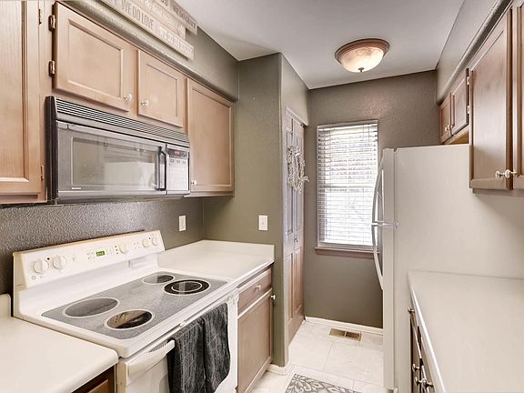 3rd image of 8290 S Fillmore Cir