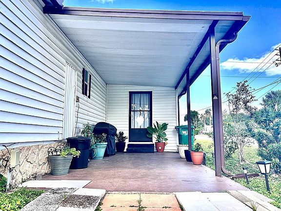 2nd image of 4005 Southgate Dr
