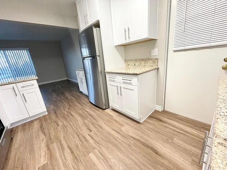 4550 Boundary St — Photo 2