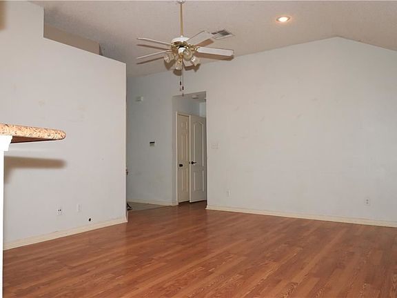 4th image of 2613 Carrie Ln
