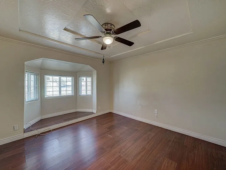 2133 W Morten Ave — Photo 19