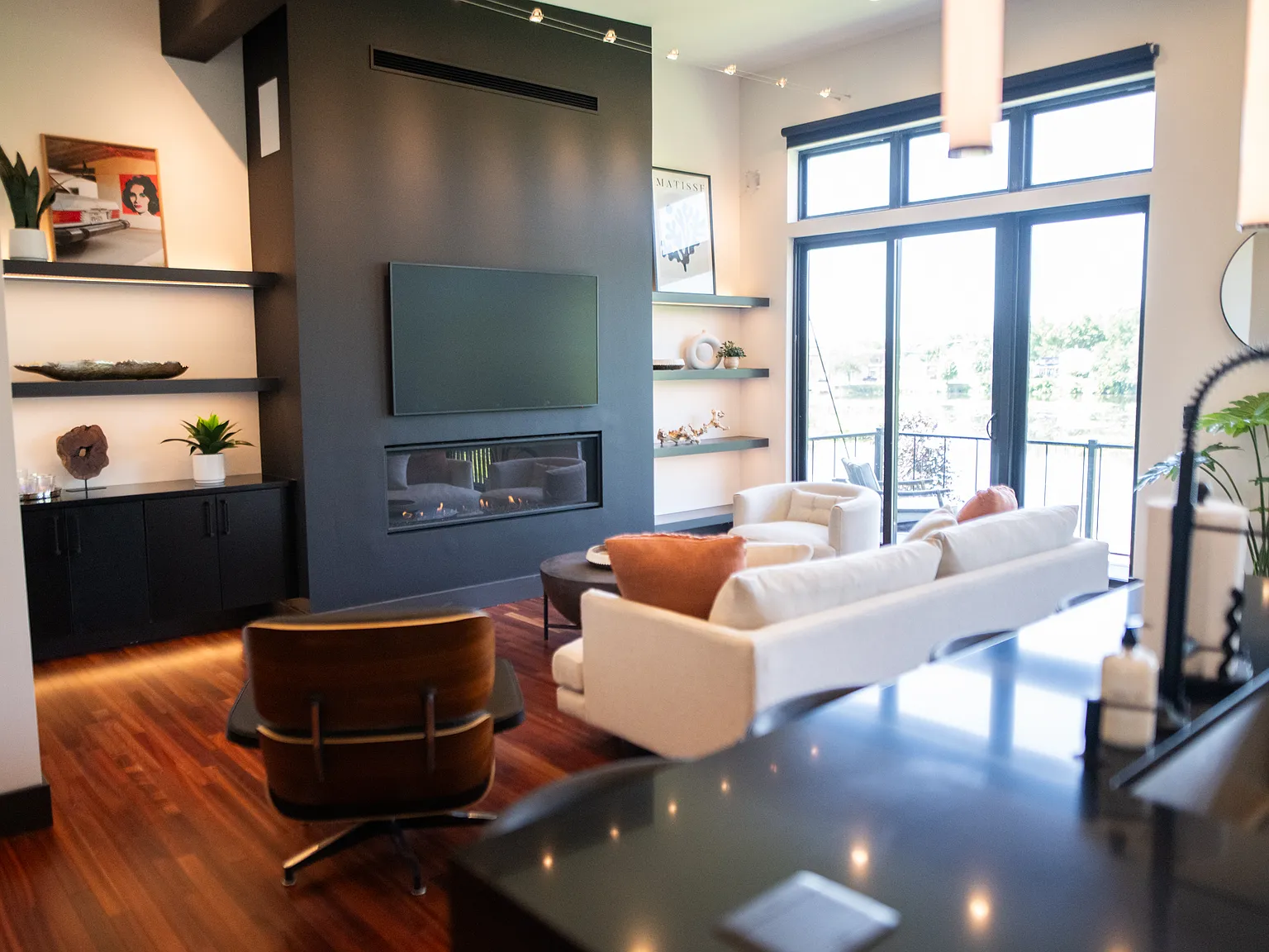 1 bed, 1.5 bath, 1144 sqft, $3,255 — Photo 2