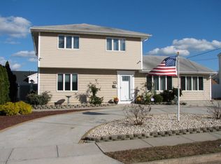 21 Galway Dr, Hazlet, NJ 07730