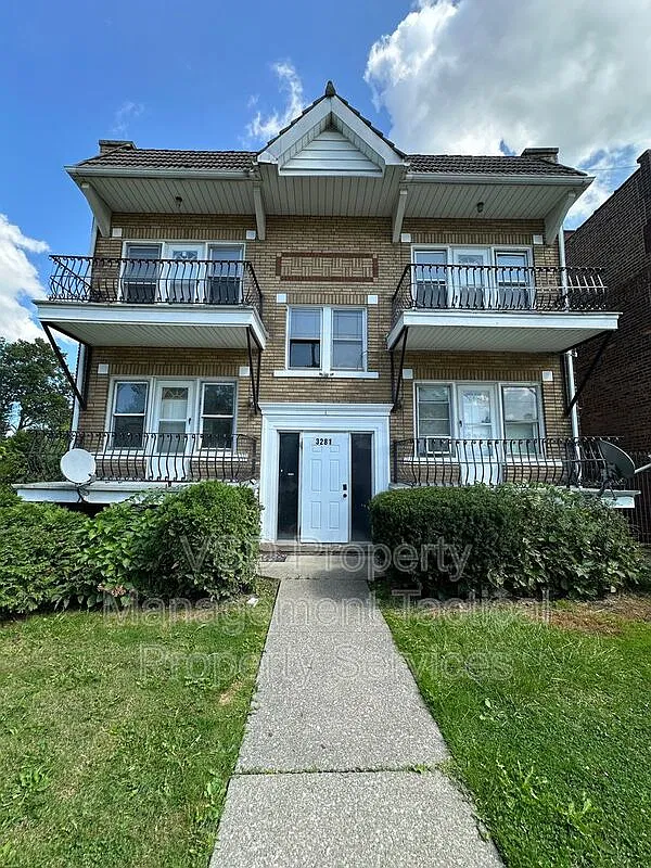 2 bed, 1.0 bath, 1035 sqft, $895 — Photo 1