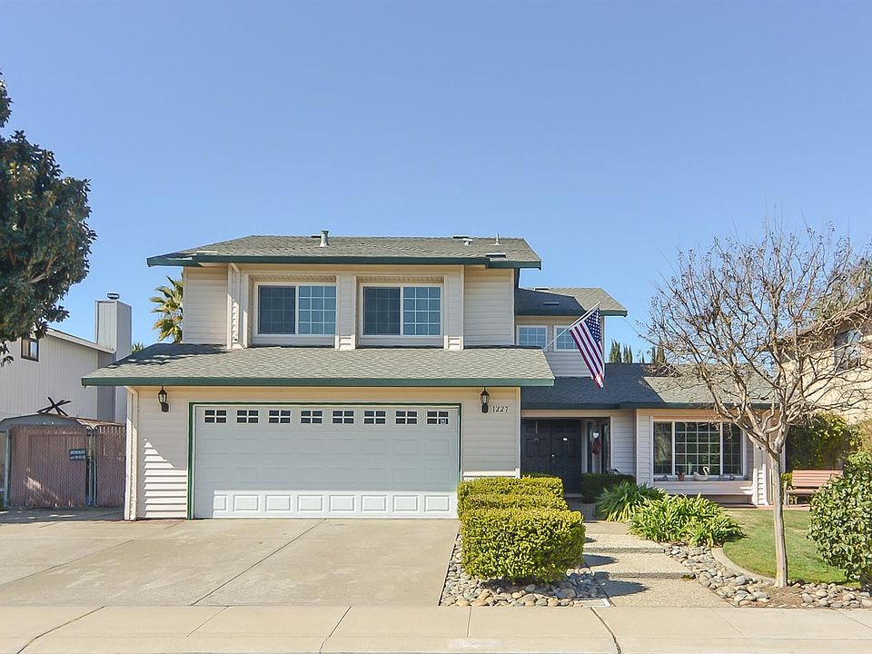 1st image of 1227 Correia Pl