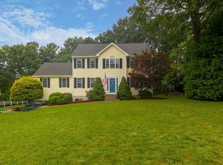 6 Strawberry Knoll Dr, Sutton, MA 01590