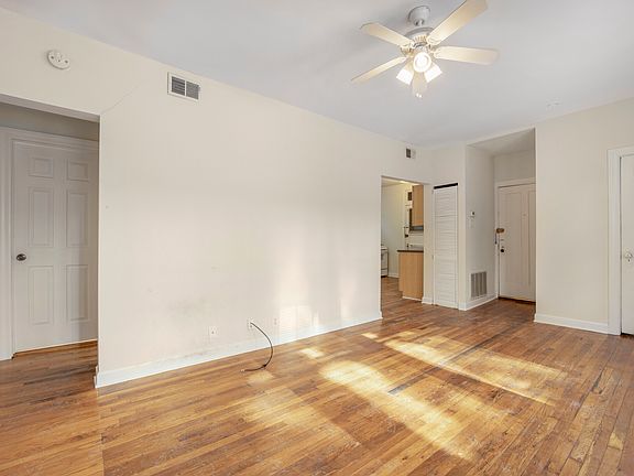 5th image of 3521 N Broadway St APT 1E