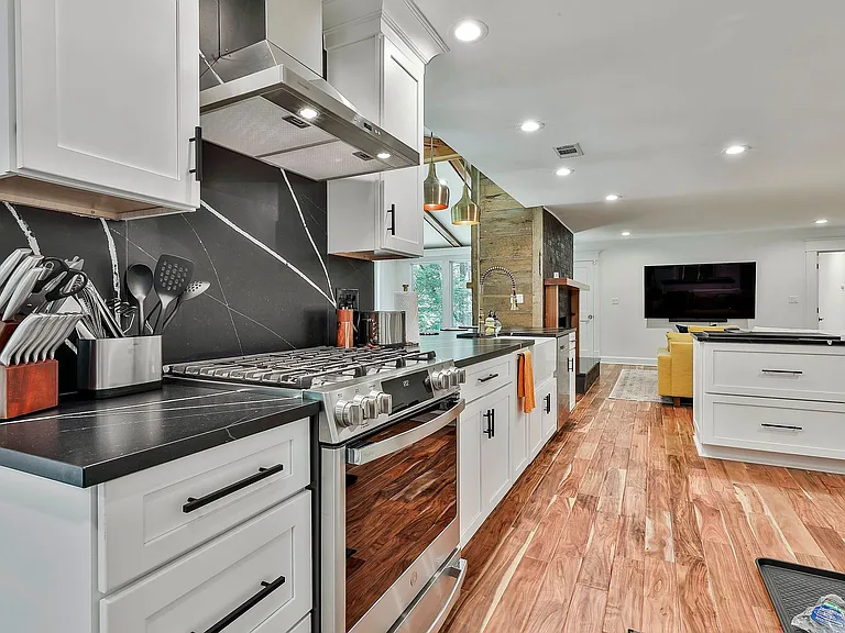 410 Thornton Lane — Photo 19