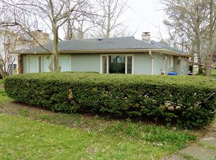 1702 E Willow Ave, Wheaton, IL 60187