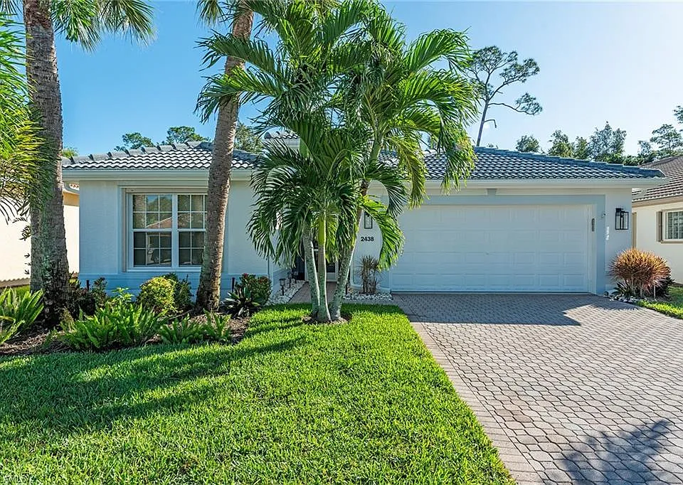 2438 Butterfly Palm Dr
