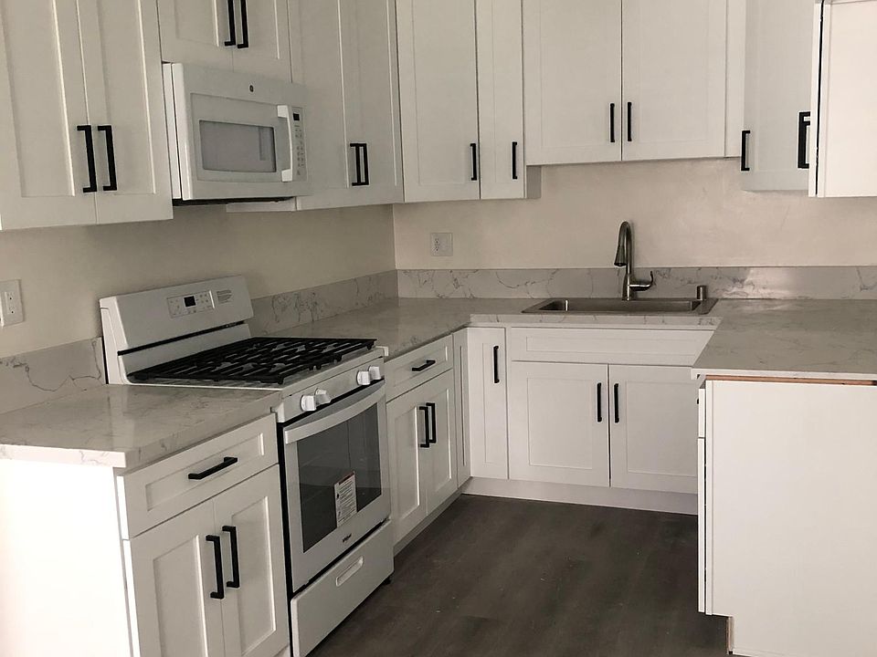1st image of 18552 Clark St APT 10