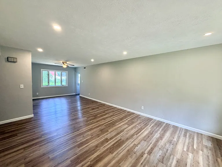 573 Hemlock Dr — Photo 3