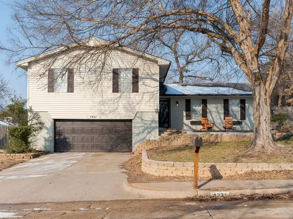 1221 Briarwood Dr, Edmond, OK 73034