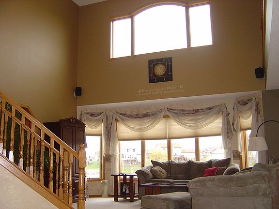 Expansive 2 Story Greatroom