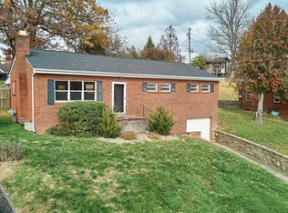 121 Honeysuckle Ln, Huntington, WV