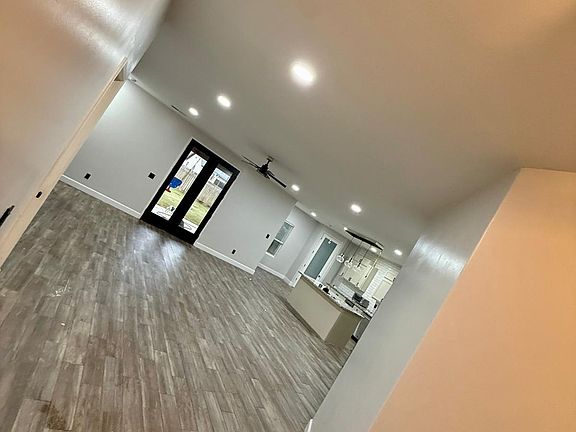2nd image of 2308 E La Vida Ave