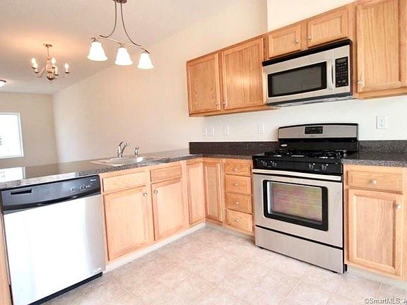 4th image of 131 Pepin Pl #131