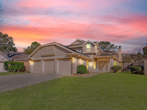 2215 Braesmeadow Ln, Sugar Land, TX 77479