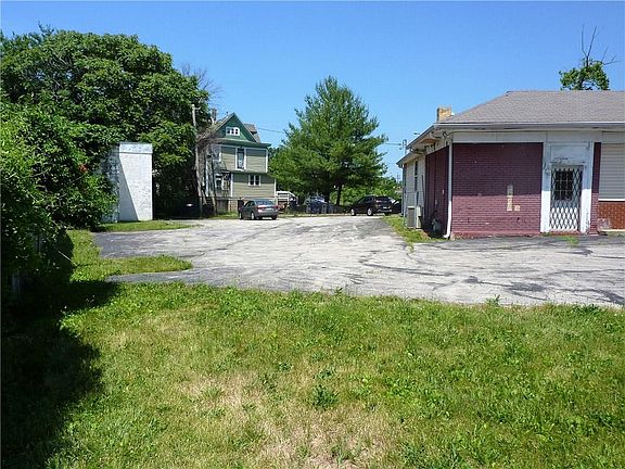 5th image of 2454 N Illinois St