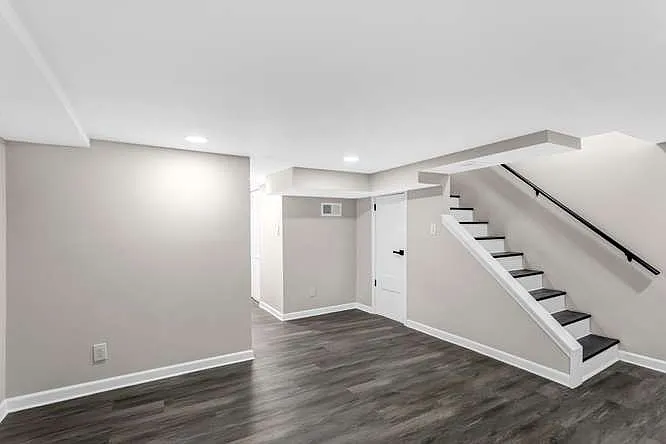 220 33rd St NE — Photo 14