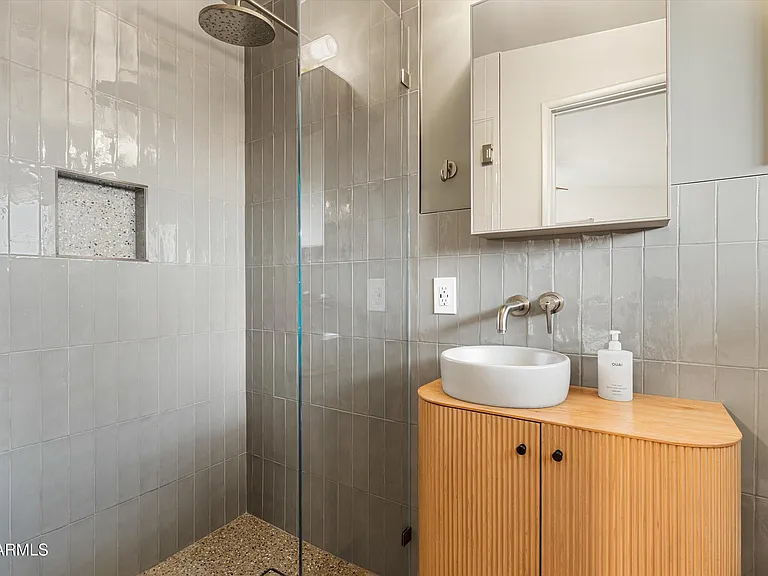 1044 E Northview Ave — Photo 14