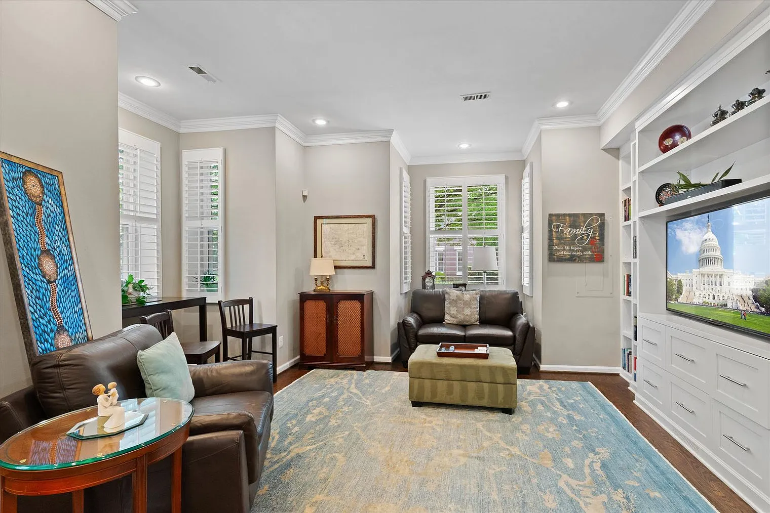 2 bed, 2.5 bath, 17222 sqft, $7,113 — Photo 3