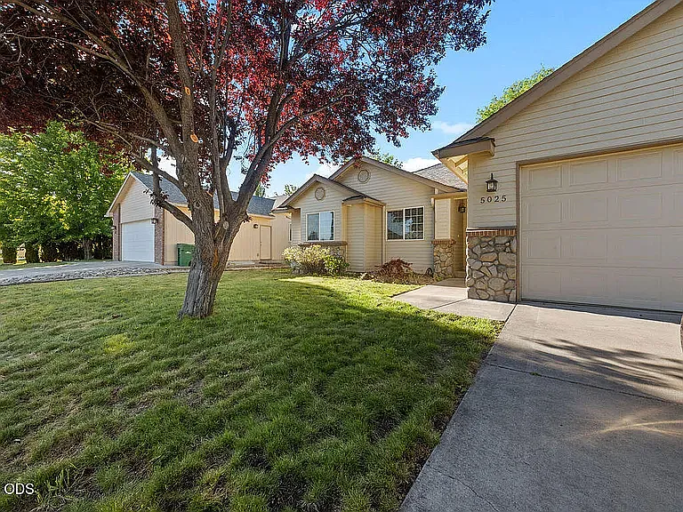 3 bed, 1557 sqft, $2,100 — Photo 4