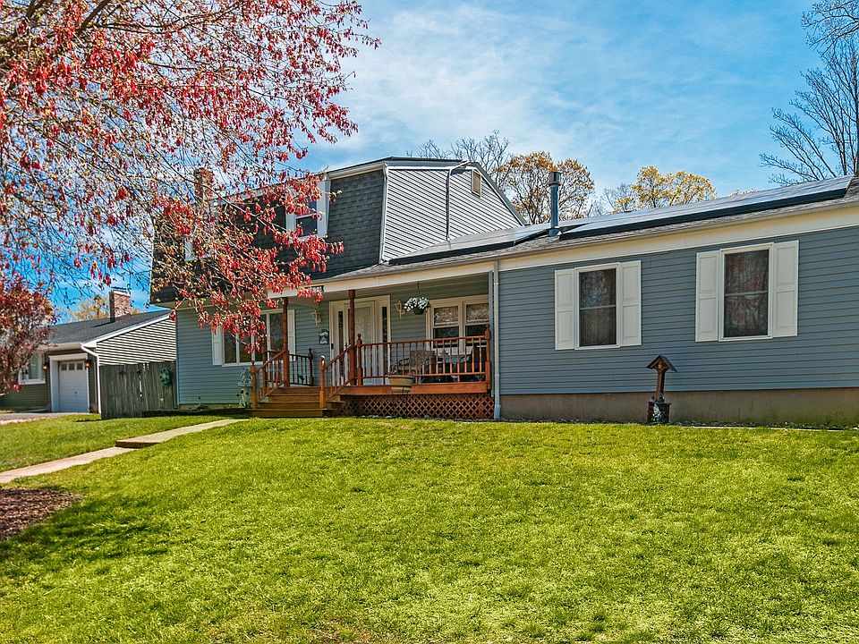1st image of 879 Royal Ln
