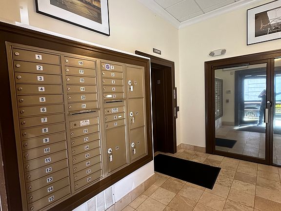 5th image of 221 Glen St APT 403