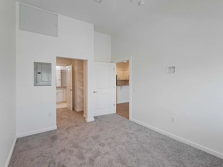 501 S Capitol Ave — Photo 146