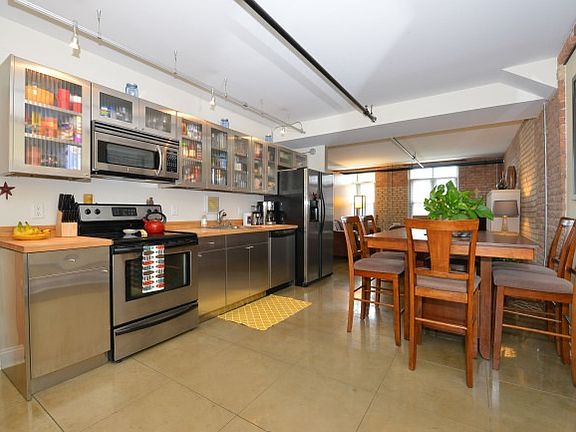 5th image of 3059 N Weil St Unit 111