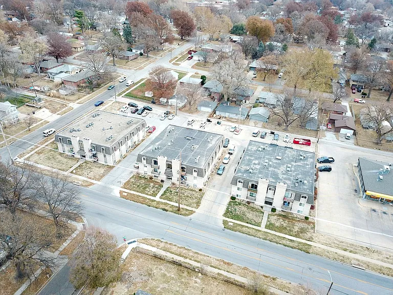 Meadowlark Apts — Photo 2