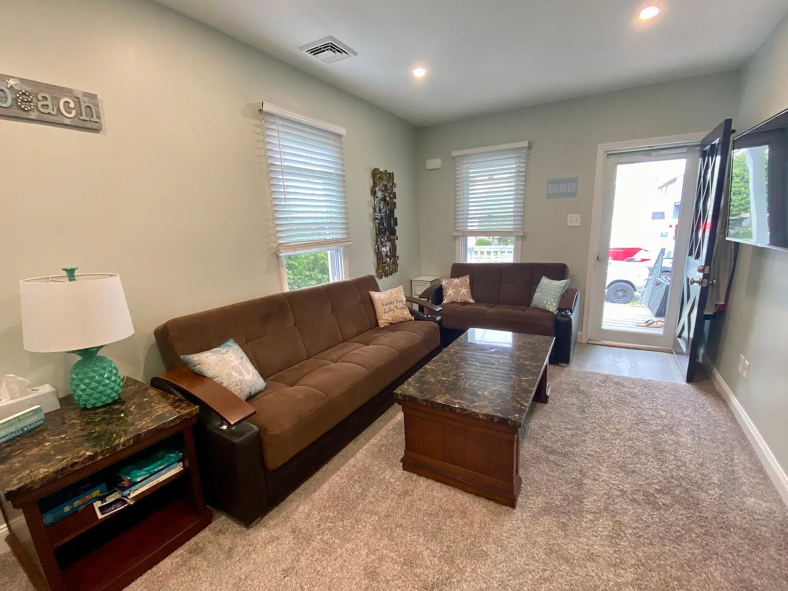 1139 Bay Ave — Photo 3