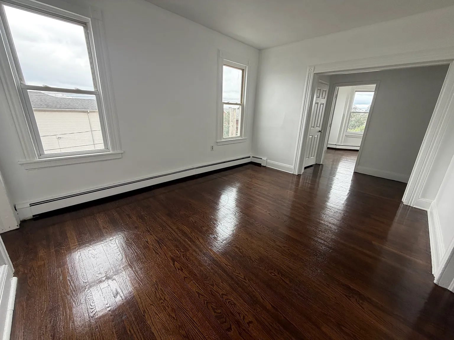 3 bed, 950 sqft, $2,300 — Photo 4