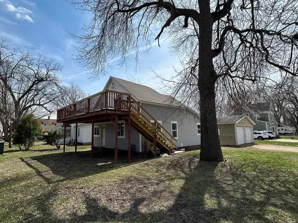 1300 3rd Ave S, Estherville, IA 51334