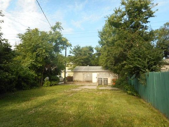 2nd image of 3240 N Kenwood Ave
