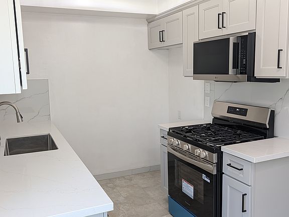5th image of 315 S Pine St APT E