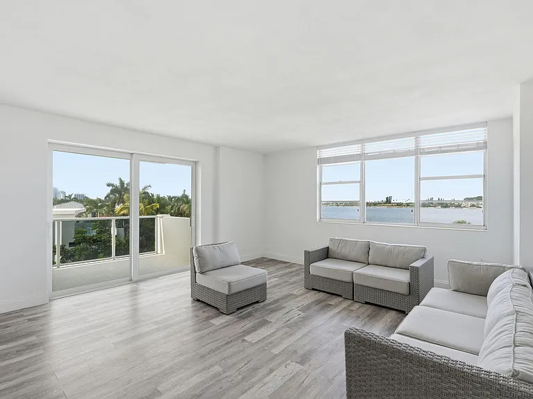 2800 N Flagler Dr #410 — Photo 5
