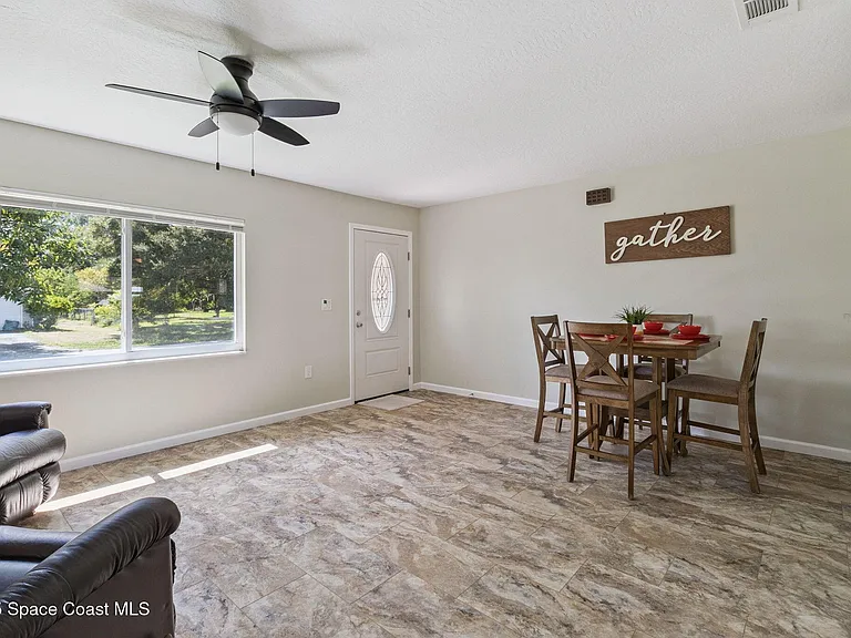 919 Quail St SE — Photo 4