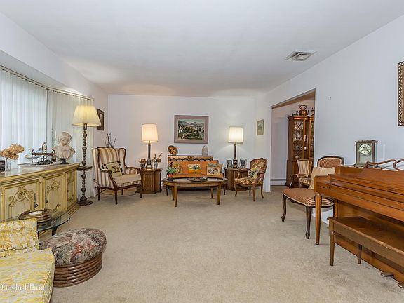 4th image of 21 Fox Ln