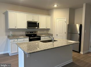 65 Paddington St, Falling Waters, WV 25419