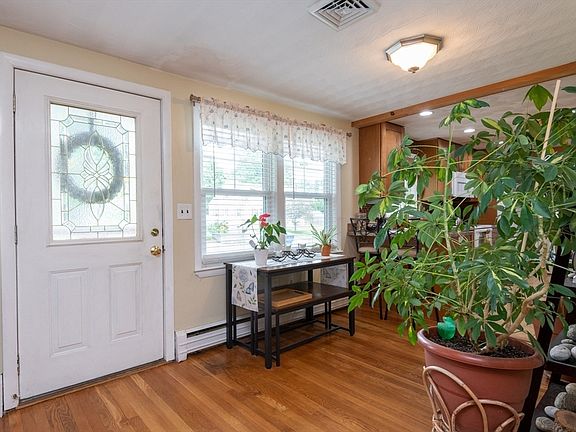 4th image of 18 Cleghorn Ln