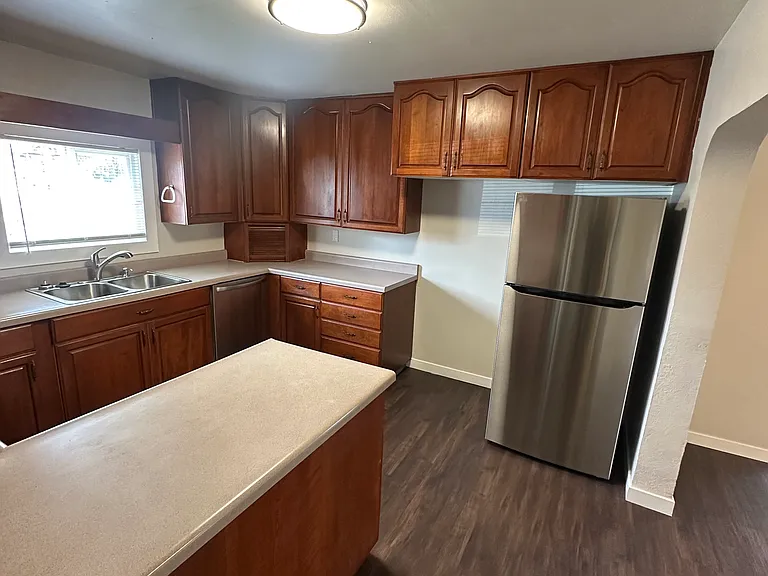1740 Oxford St SE #9 — Photo 2