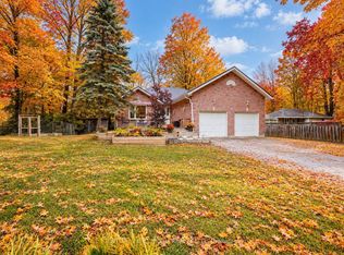26 Bedford Rd, Georgina, ON L0E1R0