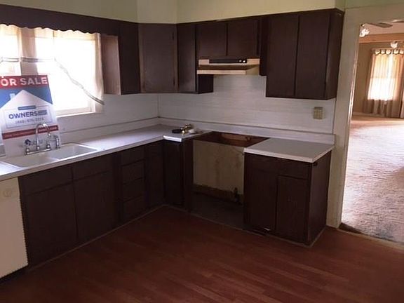5th image of 309 N Center St