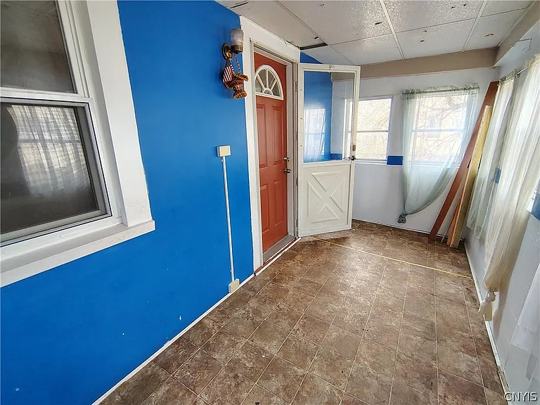 2331 Midland Ave — Photo 17