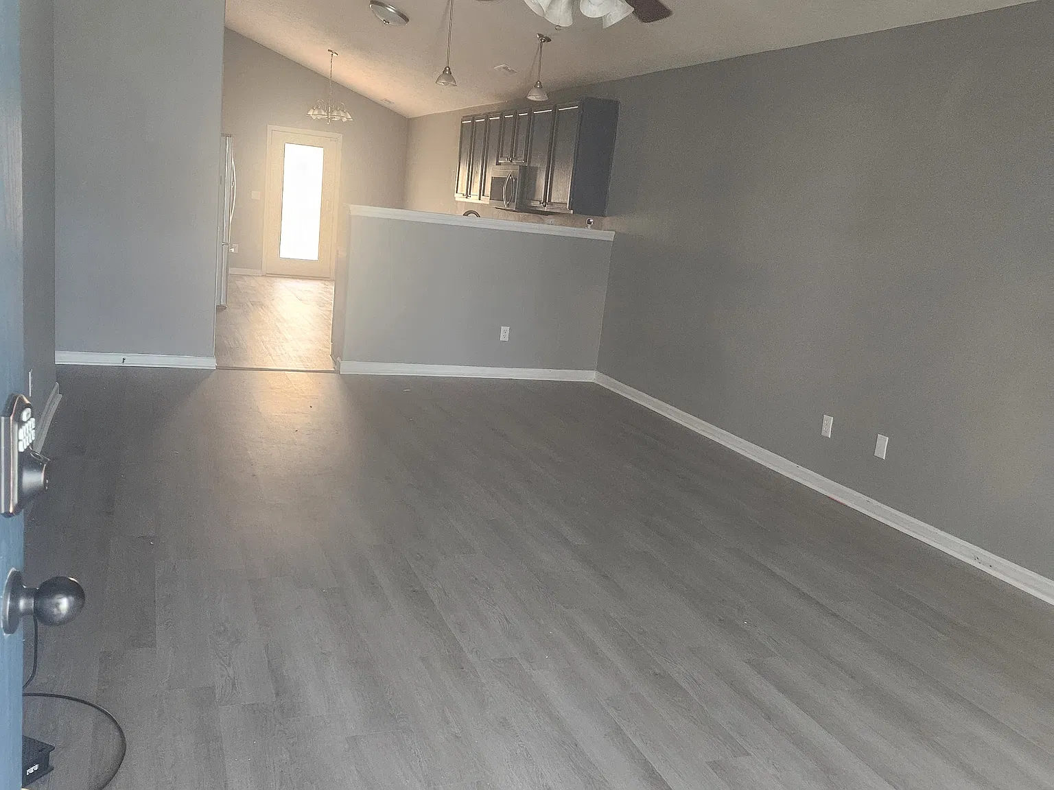 3 bed, 1311 sqft, $1,600 — Photo 2