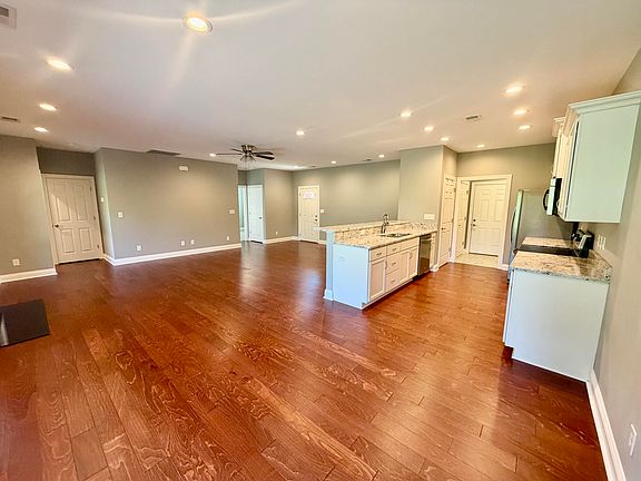 2nd image of 1106 Leawood Dr