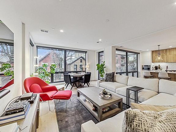 3rd image of 521 N Hermitage Ave #2S